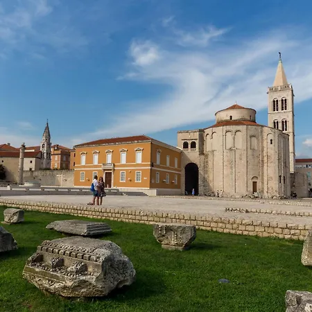 New! In Old Town Apartman