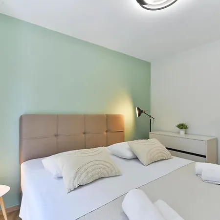 New! In Old Town Apartman *