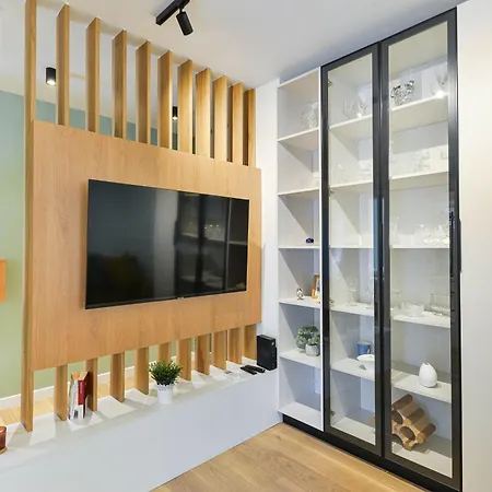 New! In Old Town Apartman