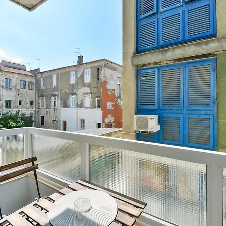 New! In Old Town Apartman